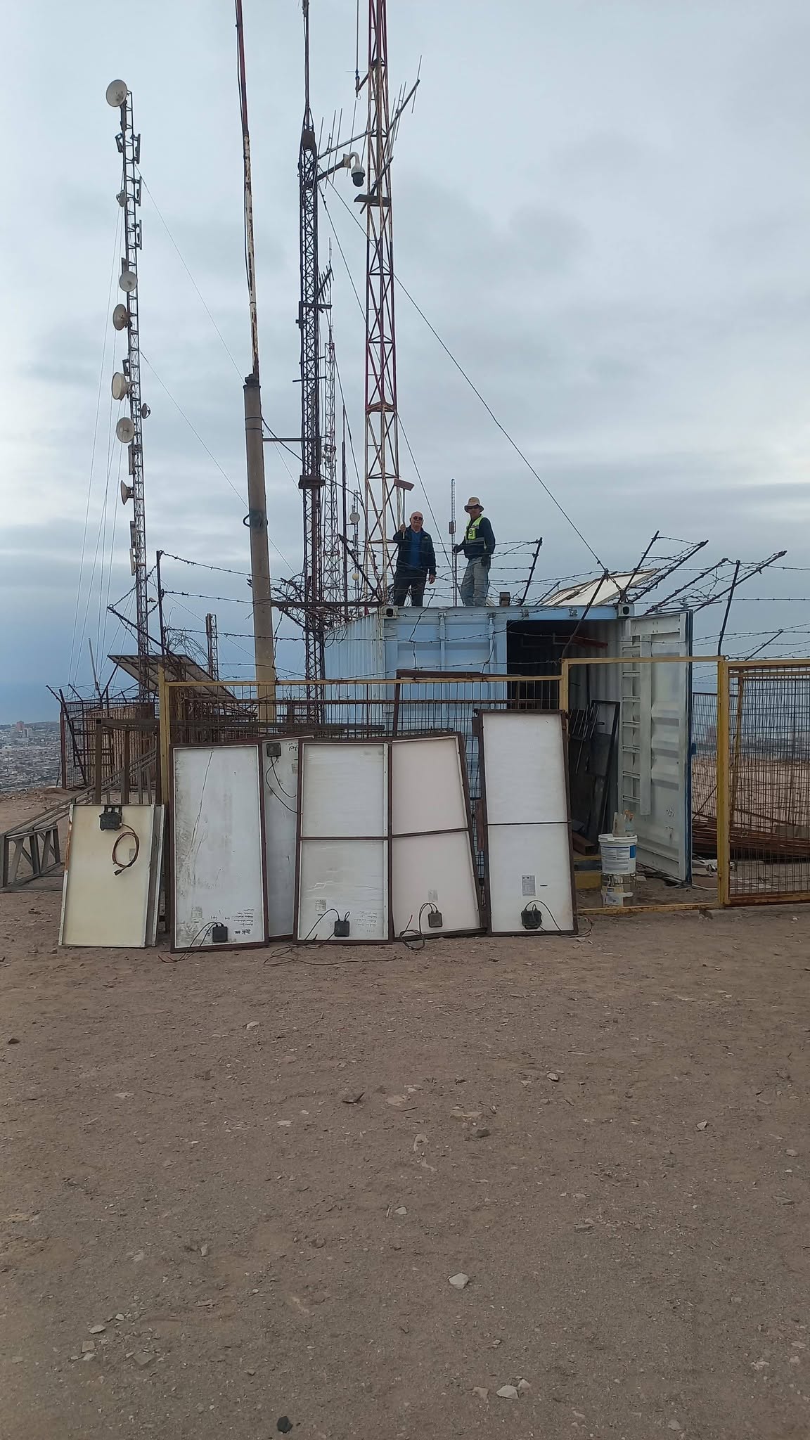 Mantención repetidora Cerro Chuño - cableado y conexiones
